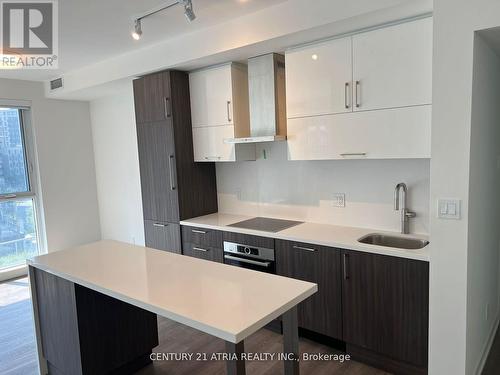 603 - 292 Verdale Crossing, Markham, ON - Indoor Photo Showing Kitchen With Upgraded Kitchen