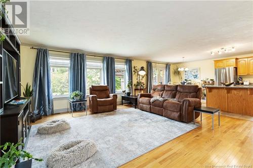 18 Heathwood Street, Moncton, NB - Indoor Photo Showing Living Room