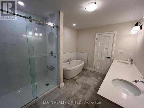 21-49 Royal Dornoch Drive, St. Thomas, ON - Indoor Photo Showing Bathroom