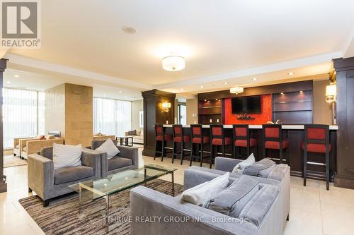 904 - 330 Ridout Street N, London, ON - Indoor Photo Showing Living Room