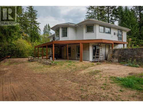 2697 Osachoff Road, South Slocan, BC - Indoor Photo Showing Living Room