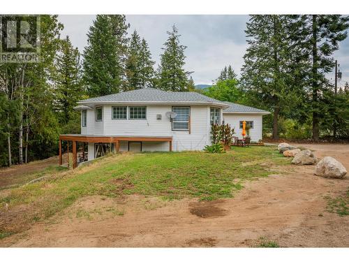 2697 Osachoff Road, South Slocan, BC - Indoor Photo Showing Living Room