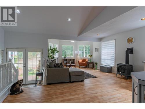 2697 Osachoff Road, South Slocan, BC - Indoor Photo Showing Living Room