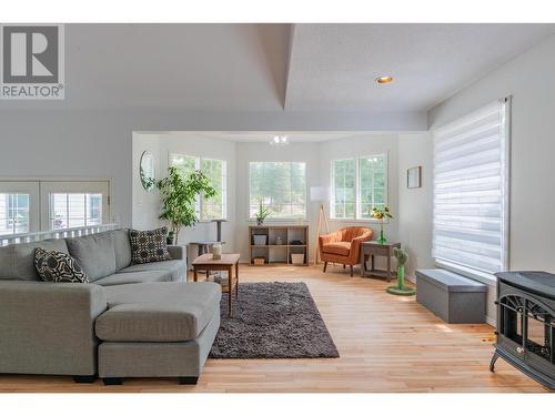 2697 Osachoff Road, South Slocan, BC - Indoor Photo Showing Living Room