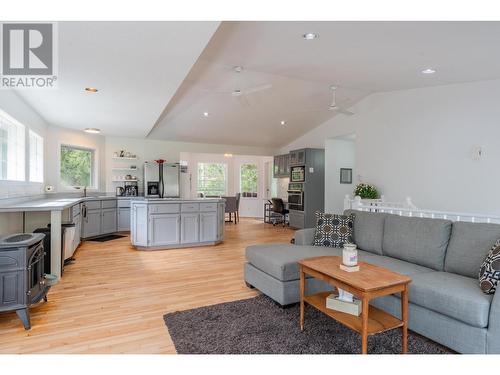 2697 Osachoff Road, South Slocan, BC - Indoor Photo Showing Living Room