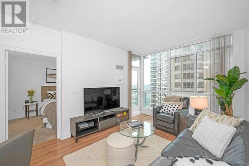 1501 - 225 Webb Drive, Mississauga (City Centre), ON - Indoor Photo Showing Living Room