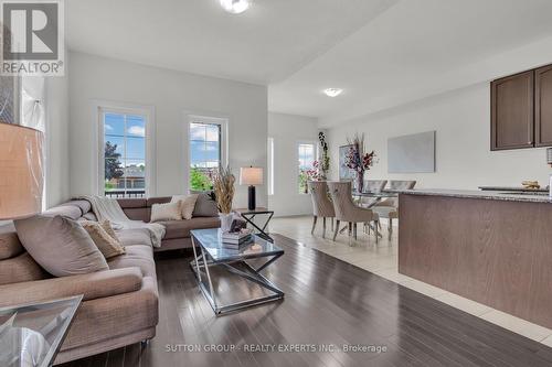 27 Brixham Lane, Brampton (Fletcher'S Meadow), ON - Indoor Photo Showing Living Room