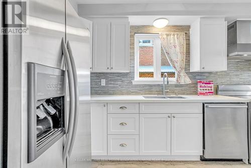 602 Raphael Avenue, Mississauga, ON - Indoor Photo Showing Kitchen