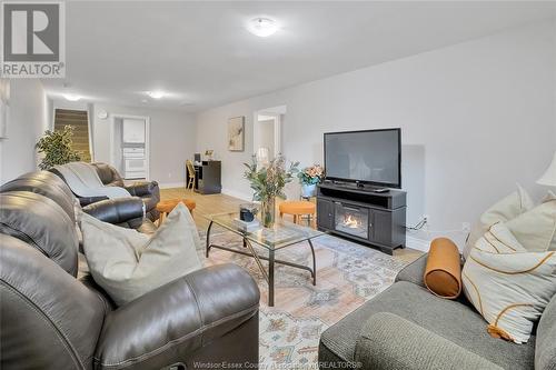 3635 Hallee, Windsor, ON - Indoor Photo Showing Living Room