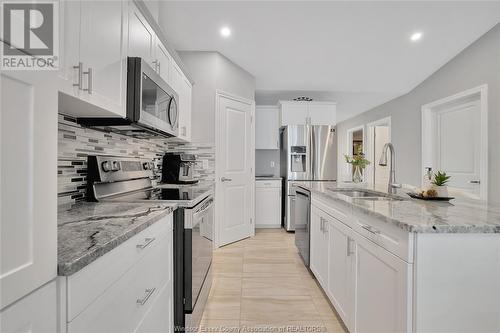 3635 Hallee, Windsor, ON - Indoor Photo Showing Kitchen With Upgraded Kitchen