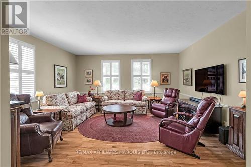 18370 Tyotown Road, South Glengarry, ON - Indoor Photo Showing Living Room