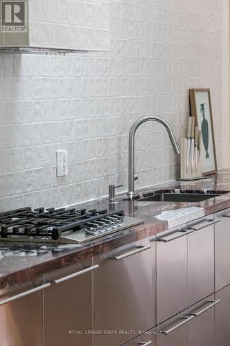 370 Queen Street S, Hamilton (Kirkendall), ON - Indoor Photo Showing Kitchen With Upgraded Kitchen