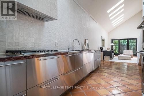 370 Queen Street S, Hamilton (Kirkendall), ON - Indoor Photo Showing Kitchen