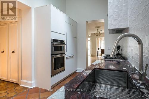 370 Queen Street S, Hamilton (Kirkendall), ON - Indoor Photo Showing Kitchen