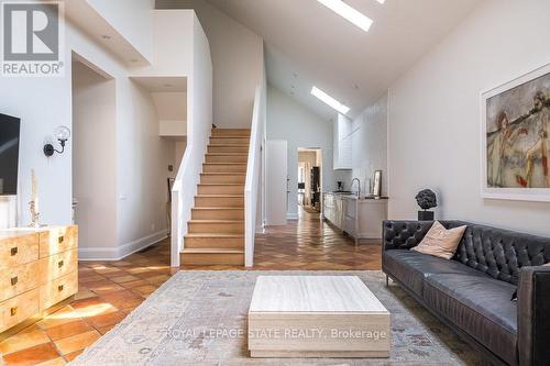 370 Queen Street S, Hamilton (Kirkendall), ON - Indoor Photo Showing Living Room