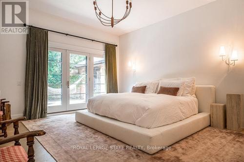 370 Queen Street S, Hamilton (Kirkendall), ON - Indoor Photo Showing Bedroom