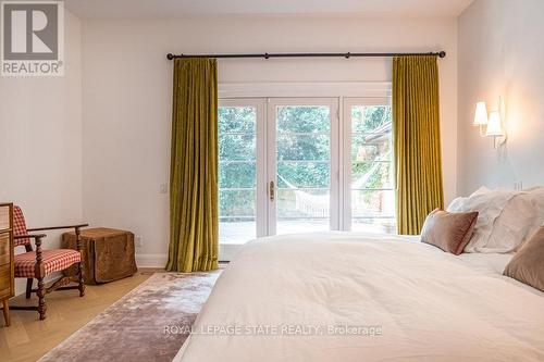 370 Queen Street S, Hamilton (Kirkendall), ON - Indoor Photo Showing Bedroom