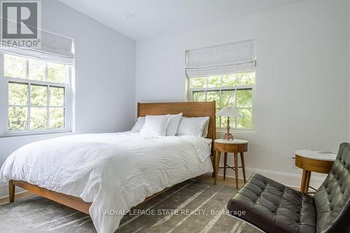 370 Queen Street S, Hamilton (Kirkendall), ON - Indoor Photo Showing Bedroom