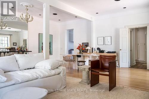 370 Queen Street S, Hamilton (Kirkendall), ON - Indoor Photo Showing Living Room