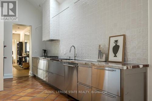 370 Queen Street S, Hamilton (Kirkendall), ON - Indoor Photo Showing Kitchen With Upgraded Kitchen