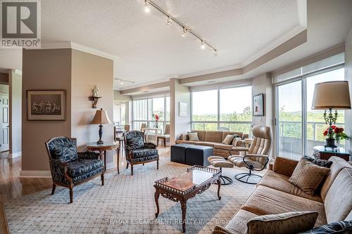 704 - 1770 Main Street W, Hamilton, ON - Indoor Photo Showing Living Room