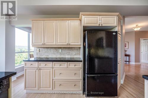 704 - 1770 Main Street W, Hamilton, ON - Indoor Photo Showing Kitchen