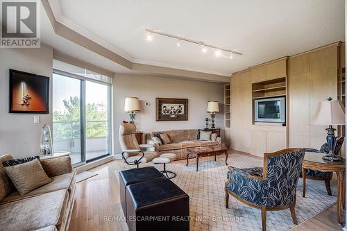 704 - 1770 Main Street W, Hamilton, ON - Indoor Photo Showing Living Room