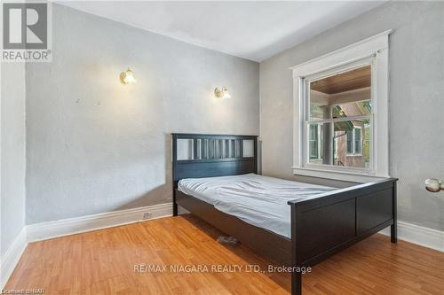 Upper - 161 Lake Street, St. Catharines, ON - Indoor Photo Showing Bedroom