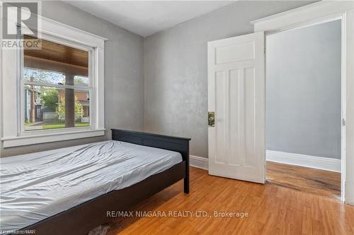 Upper - 161 Lake Street, St. Catharines, ON - Indoor Photo Showing Bedroom