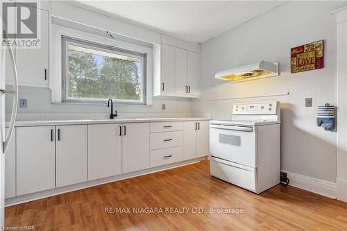 Upper - 161 Lake Street, St. Catharines, ON - Indoor Photo Showing Kitchen