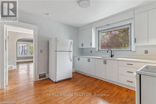 Upper - 161 Lake Street, St. Catharines, ON - Indoor Photo Showing Kitchen