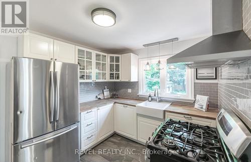 31 Academy Street, Hamilton (Ancaster), ON - Indoor Photo Showing Kitchen