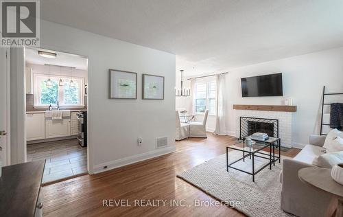 31 Academy Street, Hamilton (Ancaster), ON - Indoor Photo Showing Living Room With Fireplace