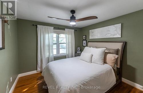 31 Academy Street, Hamilton (Ancaster), ON - Indoor Photo Showing Bedroom