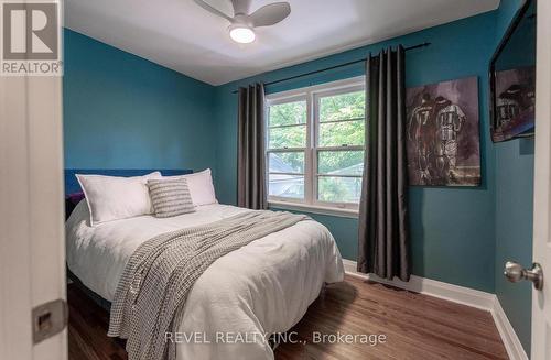 31 Academy Street, Hamilton (Ancaster), ON - Indoor Photo Showing Bedroom