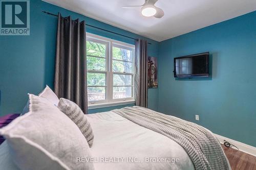 31 Academy Street, Hamilton (Ancaster), ON - Indoor Photo Showing Bedroom