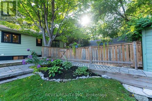 31 Academy Street, Hamilton (Ancaster), ON - Outdoor