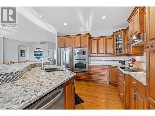 2061 Spyglass Way, Kelowna, BC - Indoor Photo Showing Kitchen With Double Sink With Upgraded Kitchen