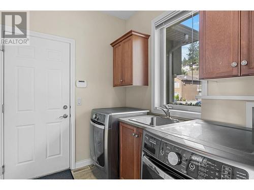 2061 Spyglass Way, Kelowna, BC - Indoor Photo Showing Laundry Room