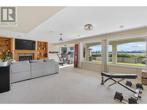 2061 Spyglass Way, Kelowna, BC - Indoor With Fireplace