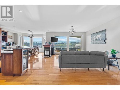 2061 Spyglass Way, Kelowna, BC - Indoor Photo Showing Living Room