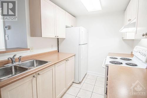 310 Central Park Drive Unit#7D, Ottawa, ON - Indoor Photo Showing Kitchen With Double Sink