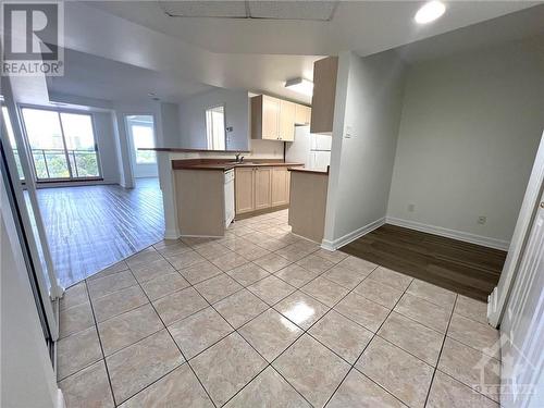 310 Central Park Drive Unit#7D, Ottawa, ON - Indoor Photo Showing Kitchen