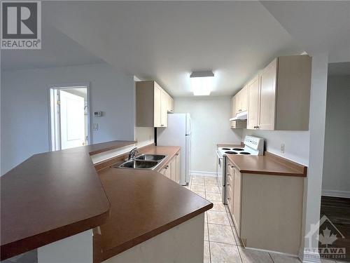 310 Central Park Drive Unit#7D, Ottawa, ON - Indoor Photo Showing Kitchen With Double Sink