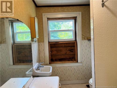 74 Pleasant Street, St. Stephen, NB - Indoor Photo Showing Bathroom