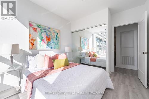 422 - 30 Inn On The Park Drive, Toronto (Banbury-Don Mills), ON - Indoor Photo Showing Bedroom