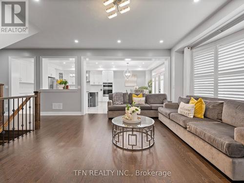 1406 Lawson Street, Innisfil, ON - Indoor Photo Showing Living Room