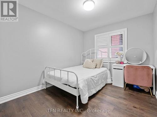 1406 Lawson Street, Innisfil, ON - Indoor Photo Showing Bedroom