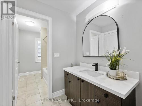 1406 Lawson Street, Innisfil, ON - Indoor Photo Showing Bathroom