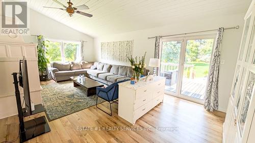 5464 6Th Line, New Tecumseth, ON - Indoor Photo Showing Living Room